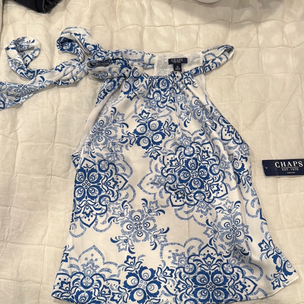 Chaps Women's Blue and White Printed Top